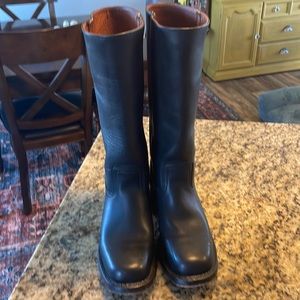 Frye Campus 14L boots size 9
